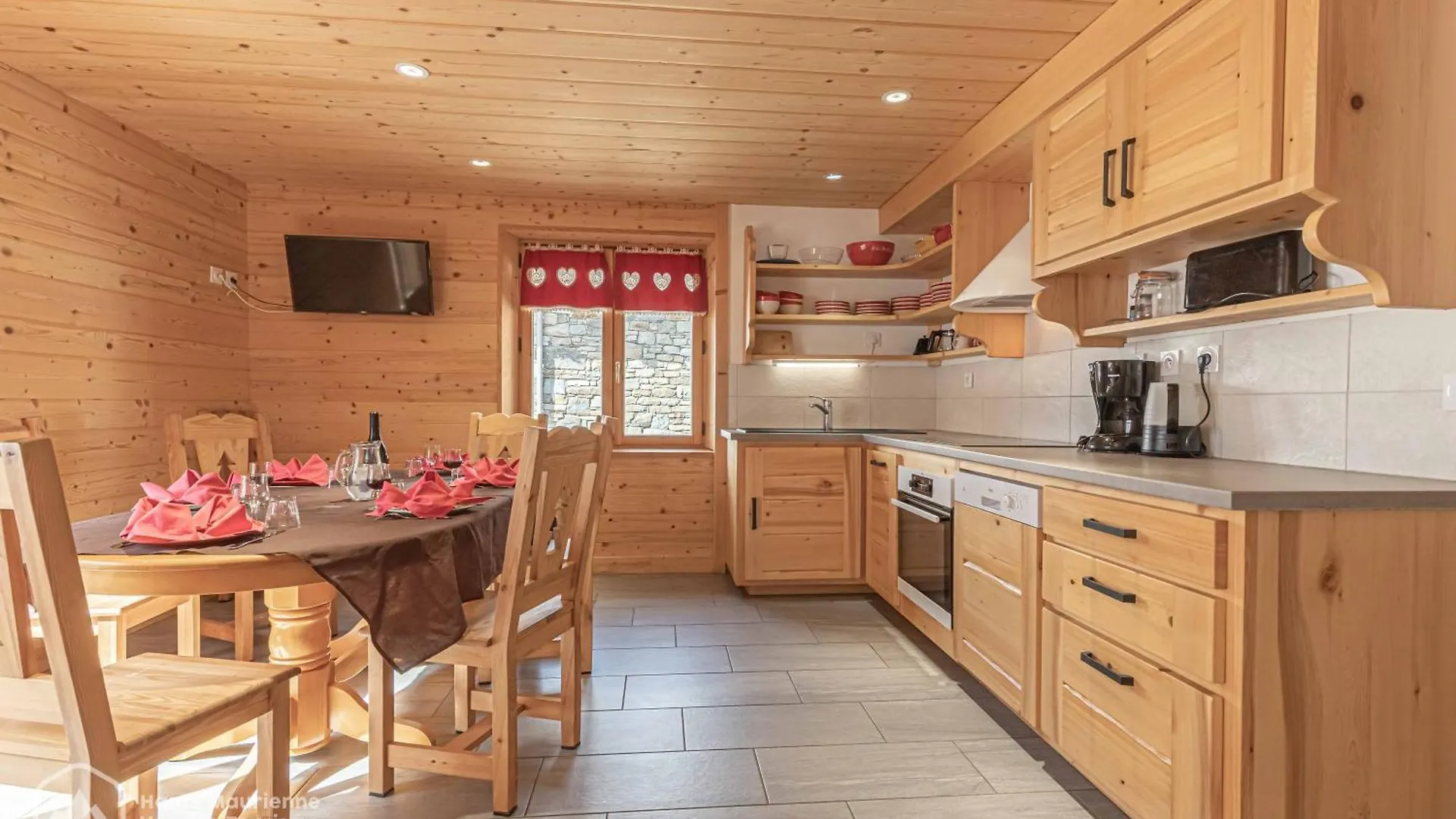 *** Гостевой дом Chalet Le Bois Joli Бонневаль-сюр-Арк Франция